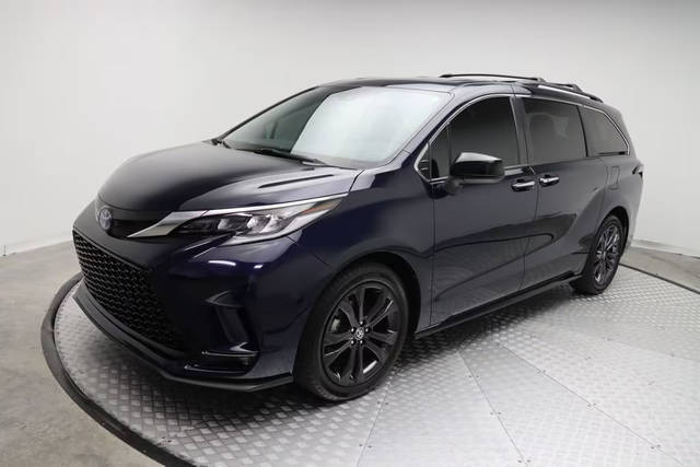 2022 Toyota Sienna XSE FWD photo