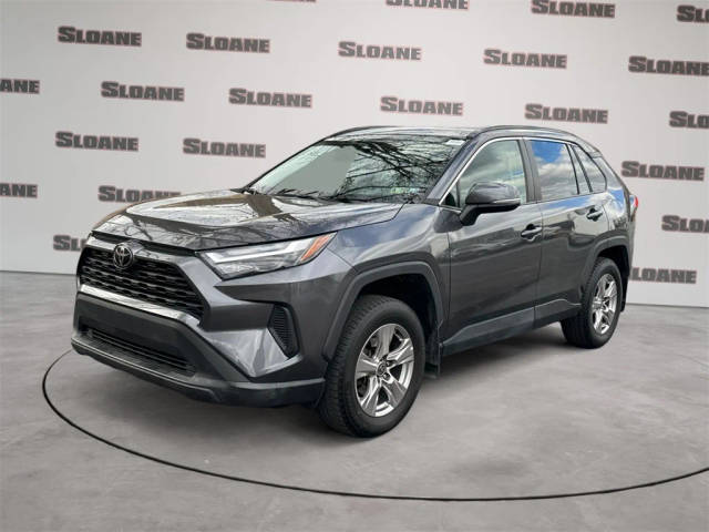 2022 Toyota RAV4 XLE AWD photo