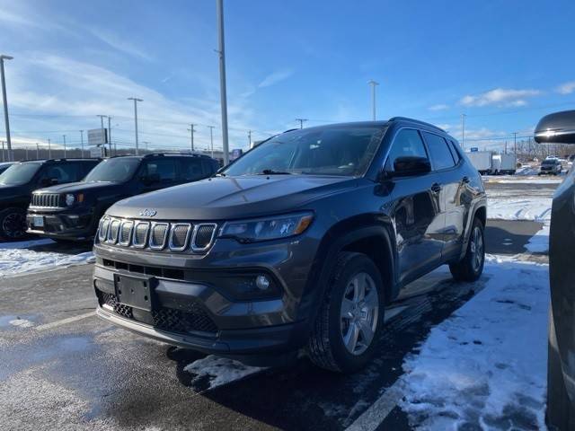2022 Jeep Compass Latitude 4WD photo