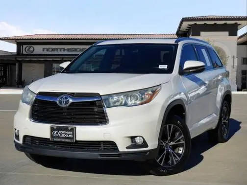 2016 Toyota Highlander XLE FWD photo