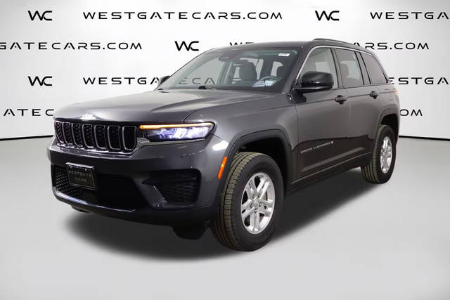 2023 Jeep Grand Cherokee Laredo 4WD photo