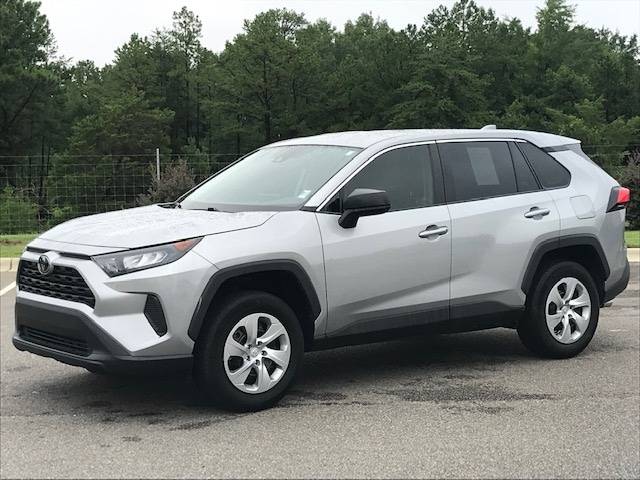 2022 Toyota RAV4 LE FWD photo