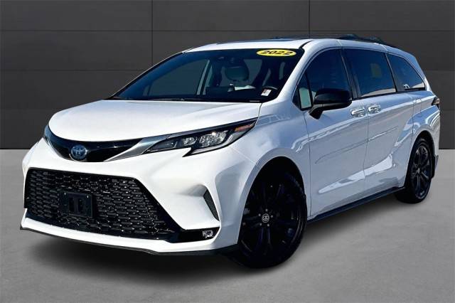 2022 Toyota Sienna XSE FWD photo