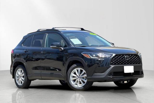 2022 Toyota Corolla Cross LE AWD photo