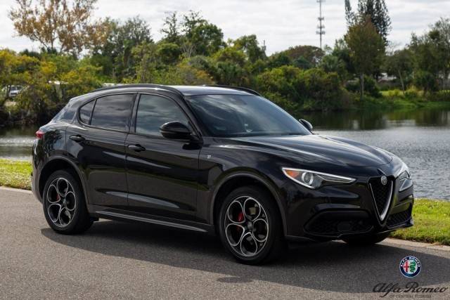 2022 Alfa Romeo Stelvio Ti AWD photo