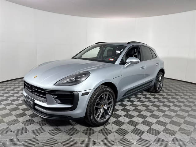 2023 Porsche Macan  AWD photo