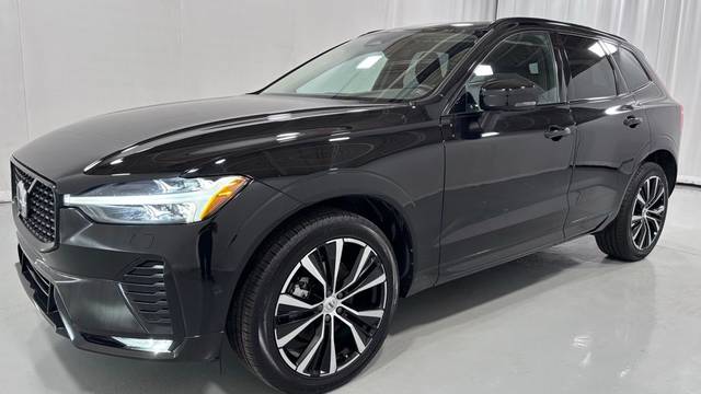 2023 Volvo XC60 Plus Dark Theme AWD photo