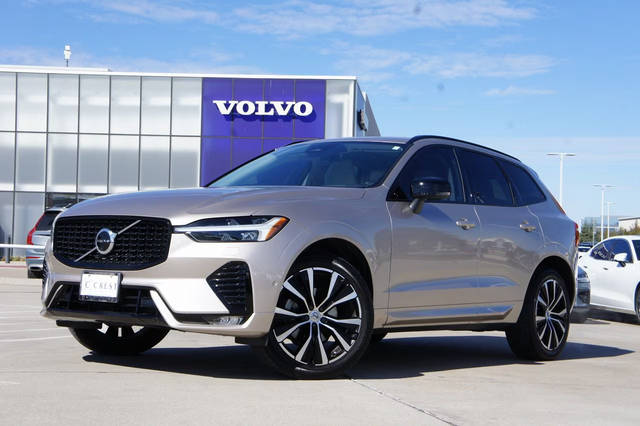 2023 Volvo XC60 Plus Dark Theme AWD photo