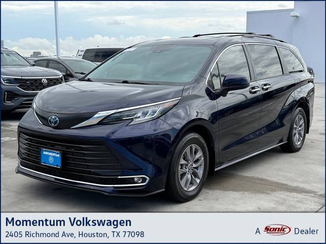 2022 Toyota Sienna XLE FWD photo