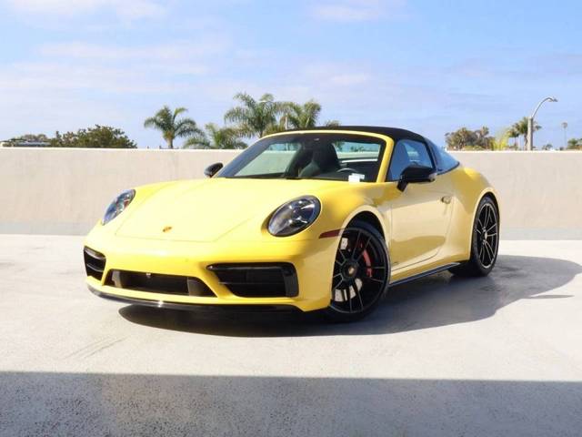 2022 Porsche 911 4 GTS AWD photo