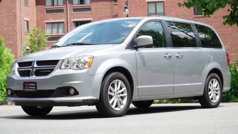 2020 Dodge Grand Caravan SXT FWD photo