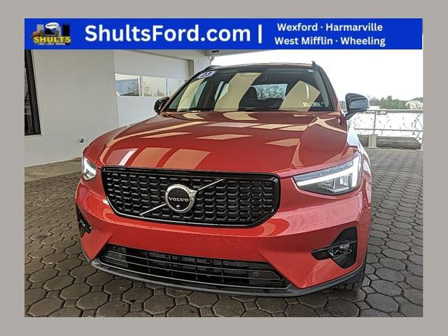 2023 Volvo XC40 Plus Dark Theme AWD photo