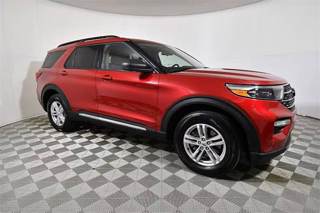 2022 Ford Explorer XLT 4WD photo