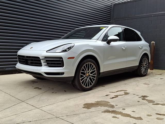 2023 Porsche Cayenne Platinum Edition AWD photo