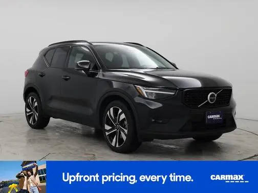 2023 Volvo XC40 Plus Dark Theme AWD photo