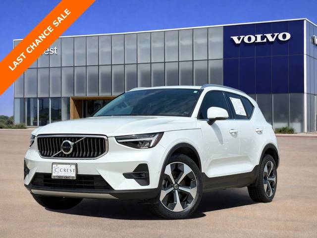 2023 Volvo XC40 Plus Bright Theme AWD photo