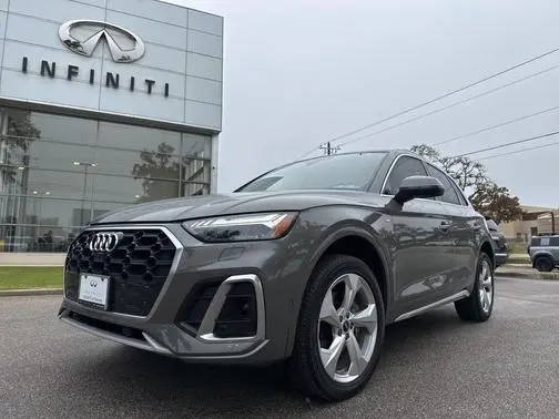 2023 Audi Q5 S line Prestige AWD photo