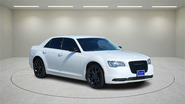 2022 Chrysler 300 Touring RWD photo