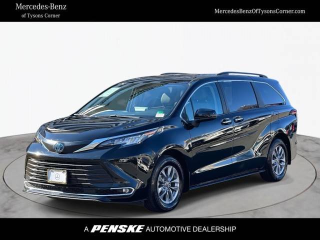 2022 Toyota Sienna XLE FWD photo