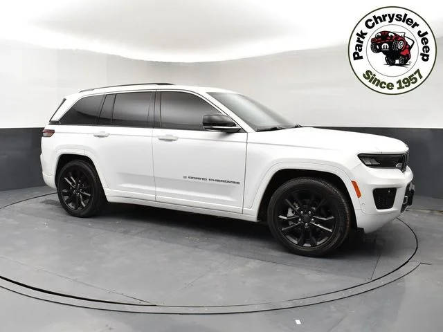 2023 Jeep Grand Cherokee Overland 4WD photo