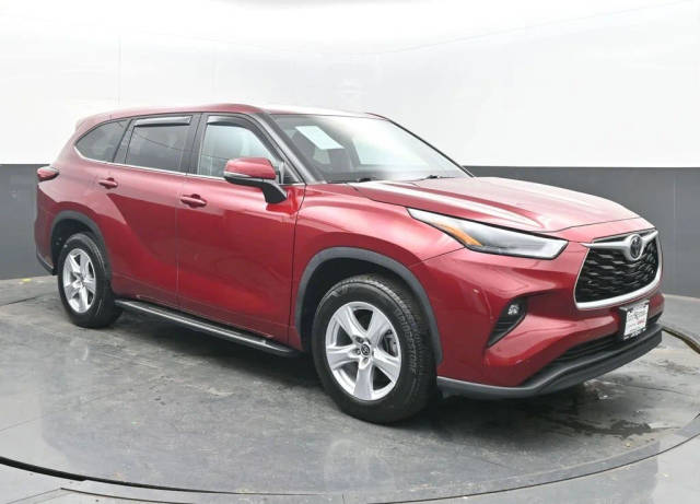 2022 Toyota Highlander LE FWD photo