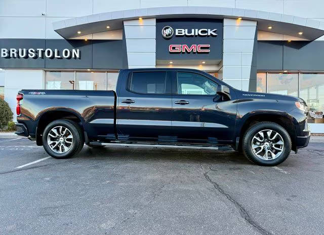 2022 Chevrolet Silverado 1500 RST 4WD photo