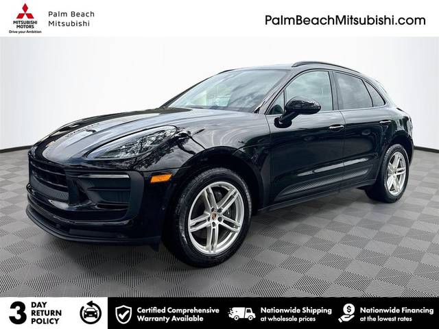2022 Porsche Macan  AWD photo