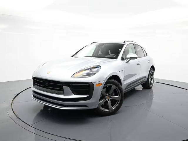 2023 Porsche Macan  AWD photo