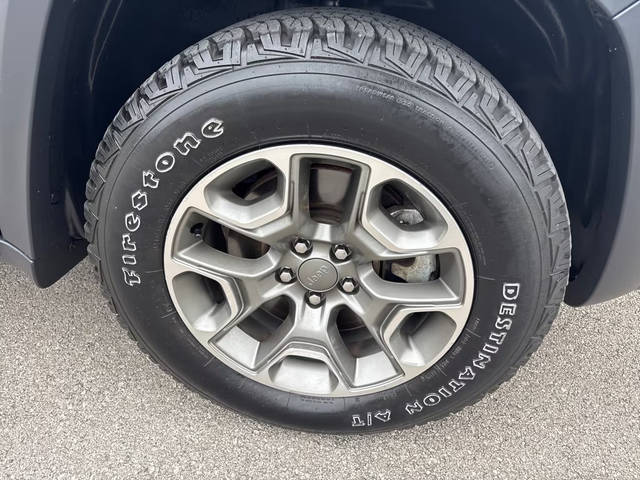 2022 Jeep Cherokee Trailhawk 4WD photo