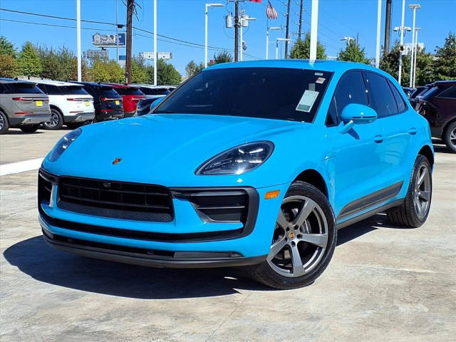 2022 Porsche Macan  AWD photo
