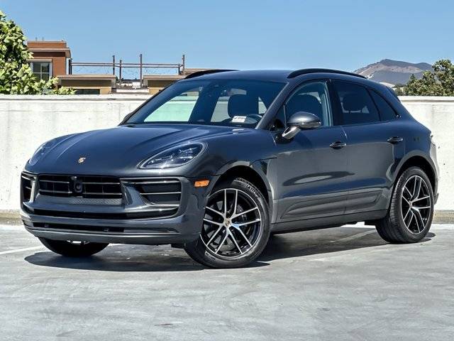 2023 Porsche Macan  AWD photo