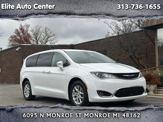 2020 Chrysler Pacifica Minivan Touring FWD photo