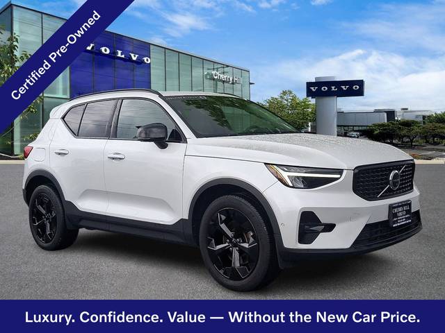 2023 Volvo XC40 Plus Dark Theme AWD photo