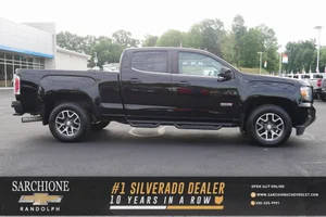 2017 GMC Canyon 4WD SLE 4WD photo