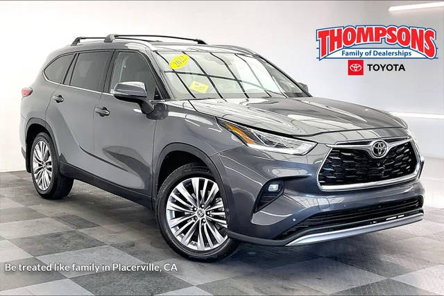 2022 Toyota Highlander Platinum FWD photo