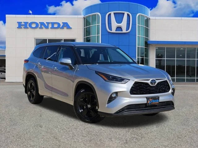 2021 Toyota Highlander LE AWD photo