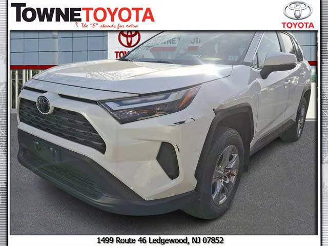 2022 Toyota RAV4 XLE AWD photo