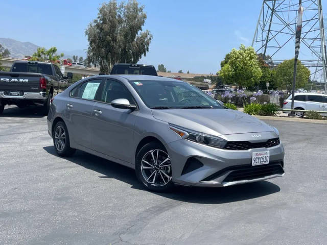 2023 Kia Forte LXS FWD photo