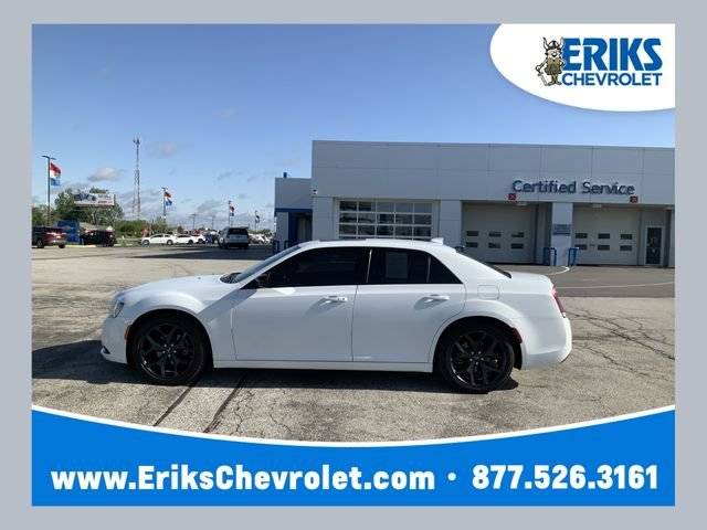 2022 Chrysler 300 Touring RWD photo