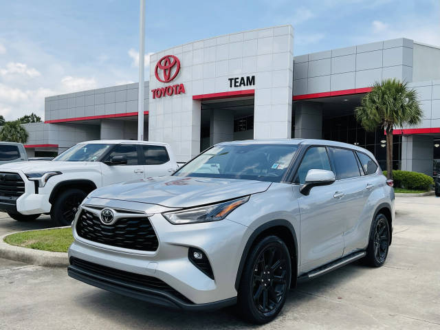 2022 Toyota Highlander LE FWD photo
