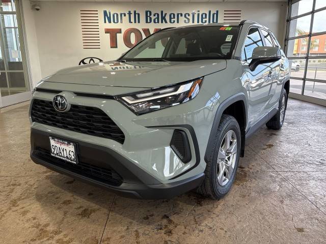 2022 Toyota RAV4 XLE FWD photo