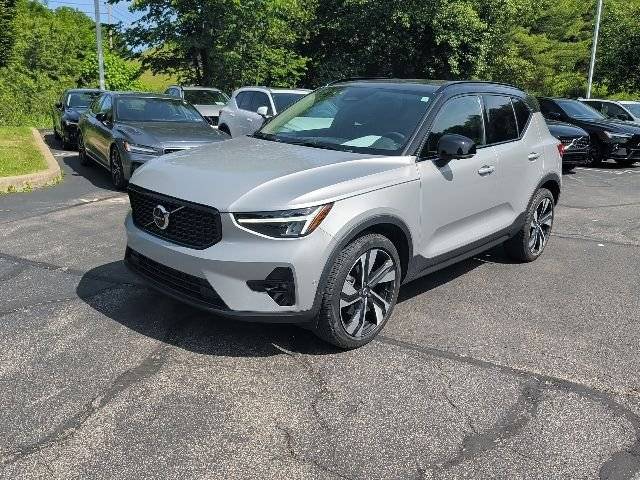 2023 Volvo XC40 Ultimate Dark Theme AWD photo