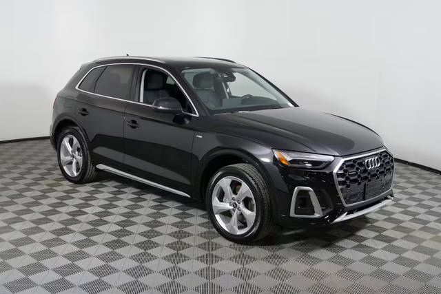 2023 Audi Q5 S line Prestige AWD photo