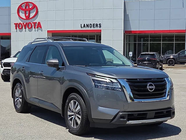 2023 Nissan Pathfinder SL 4WD photo