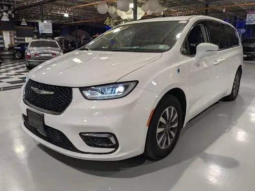 2022 Chrysler Pacifica Minivan Hybrid Touring L FWD photo