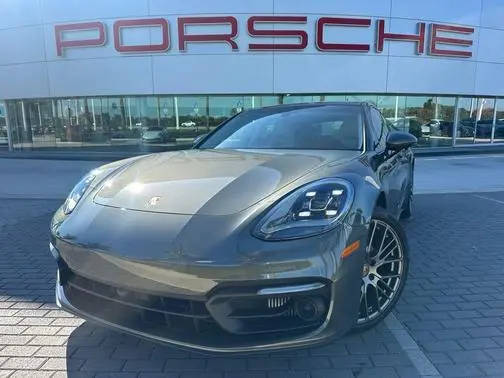 2023 Porsche Panamera  RWD photo