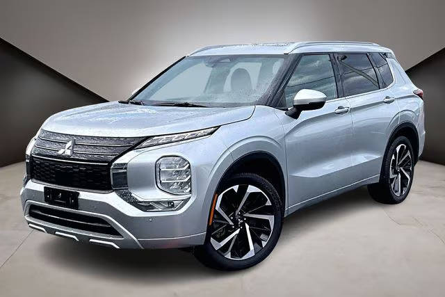 2022 Mitsubishi Outlander SEL FWD photo