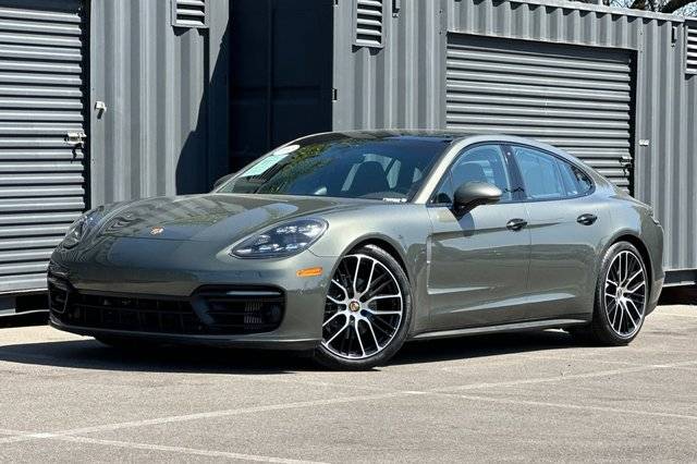 2023 Porsche Panamera Platinum Edition RWD photo
