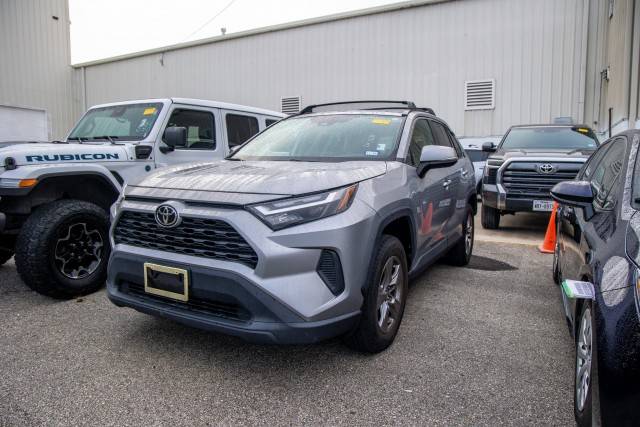 2022 Toyota RAV4 XLE AWD photo