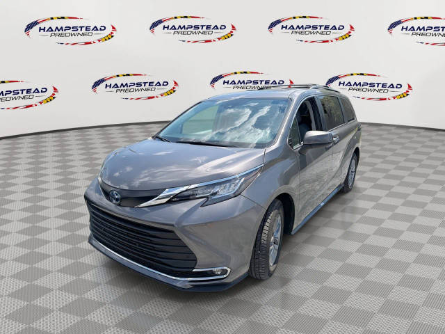 2022 Toyota Sienna XLE FWD photo
